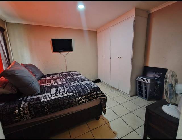 2 BEDROOM TOWNHOUSE FOR SALE IN ROOIHUISKRAAL NORTH